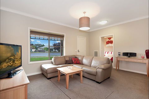 Hamilton Accommodation - Inverell Accommodation 0