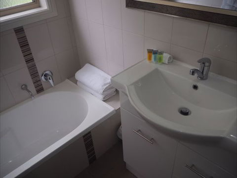 Bertha Street Serviced Apartments - Inverell Accommodation 2