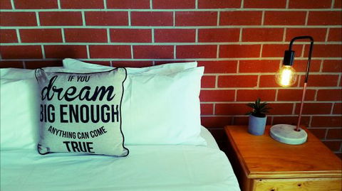 Pyrenees Motel - Inverell Accommodation 0