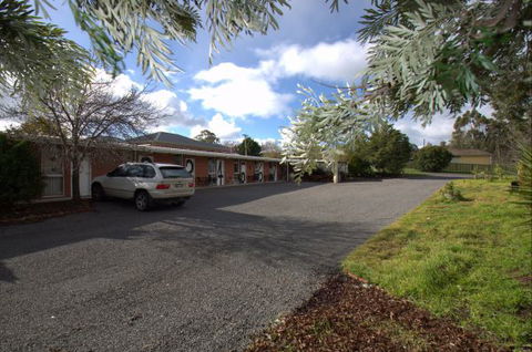 Pyrenees Motel - Inverell Accommodation 1