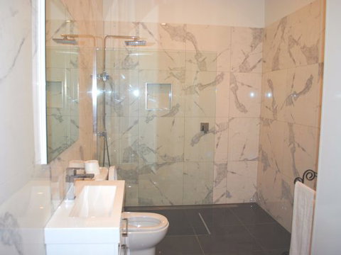 Sublime Spa Apartments On Murphy - Inverell Accommodation 5