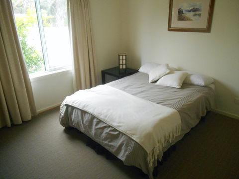 Decked Out In Vincent - Inverell Accommodation 5