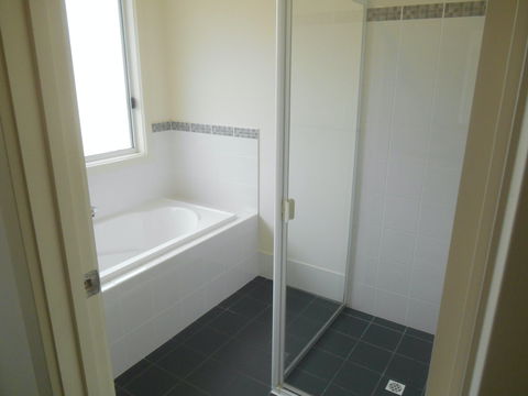 Decked Out In Vincent - Inverell Accommodation 8