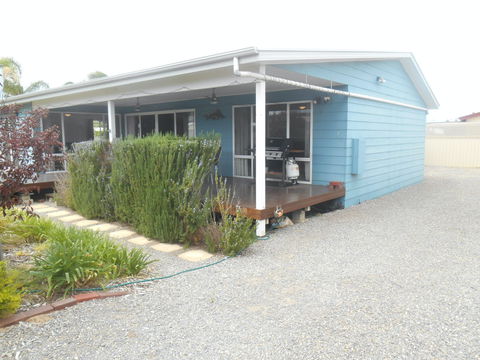 Decked Out In Vincent - Inverell Accommodation 9