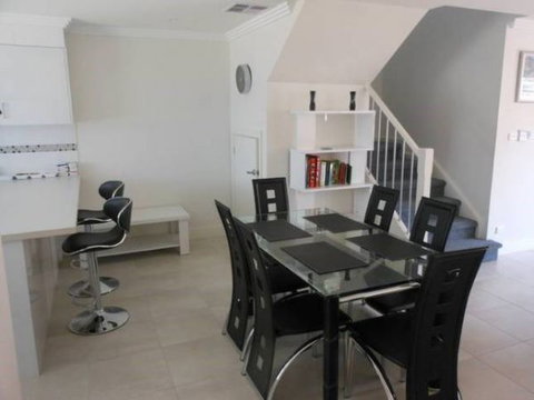 Oaklands Junction - Inverell Accommodation 2