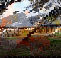 Mackereth's Hedon Farm - Inverell Accommodation
