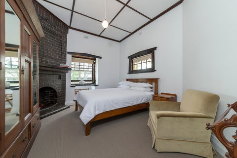 White Rocks - Inverell Accommodation 0