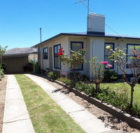 Georgie's Cottage - Inverell Accommodation