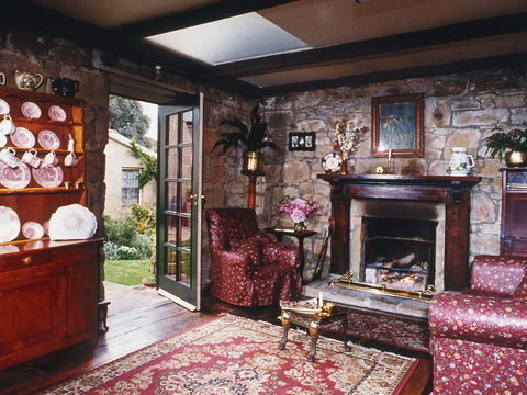 Hamilton's Cottage Collection And Country Gardens - Georges Cottage - Inverell Accommodation 2