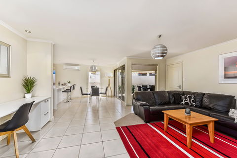 Mount Gambier Apartments - City Fringe Apartment A - Inverell Accommodation 1