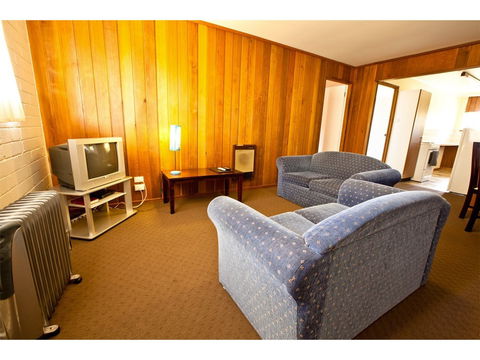 Snowy Mountains Resort - Inverell Accommodation 1
