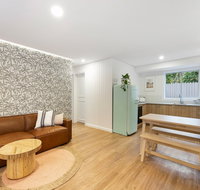 Sunset Beach - Surfside - Inverell Accommodation