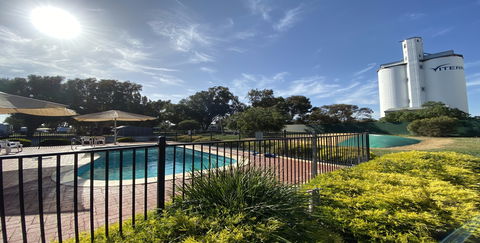 Elliston Caravan Park - Inverell Accommodation 0