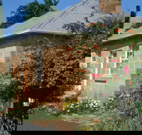 Hamilton's Cottage Collection and Country Gardens - Emmas Cottage - Inverell Accommodation