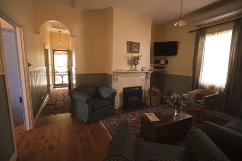 Laidlaw Cottage - Inverell Accommodation 2