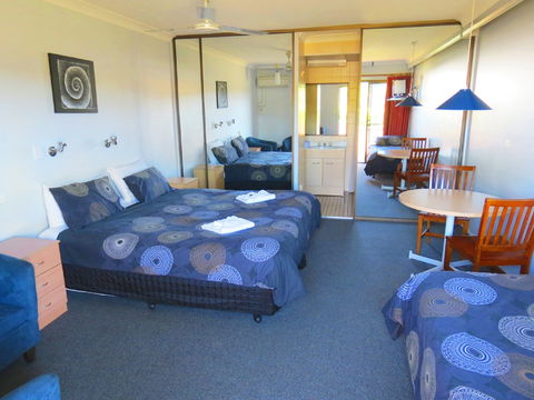 Sisleys Motel - Inverell Accommodation 0