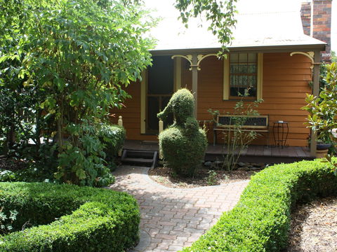 Westbury Gingerbread Cottages - The - Inverell Accommodation 2