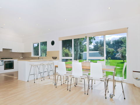 Century 21 SouthCoast: Tennis Elbow - Inverell Accommodation 1