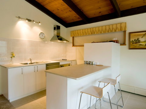 Chisholm Heights CBD Accommodation - Inverell Accommodation 2