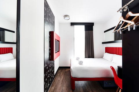 Ibis Melbourne Swanston Street Hotel - Inverell Accommodation 1