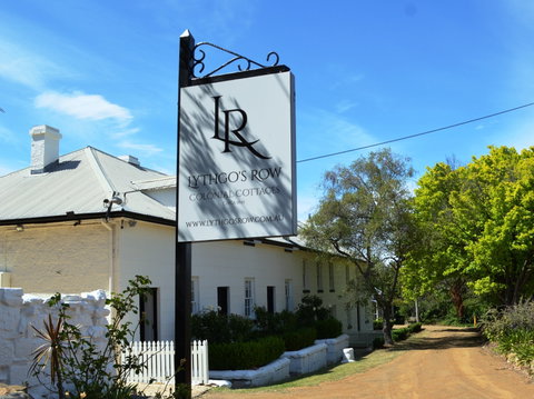 Lythgo's Row Colonial Cottages - Inverell Accommodation 2