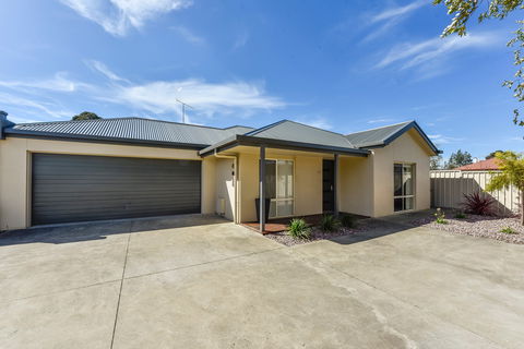 Mount Gambier Apartments - City Fringe Apartment B - Inverell Accommodation 0