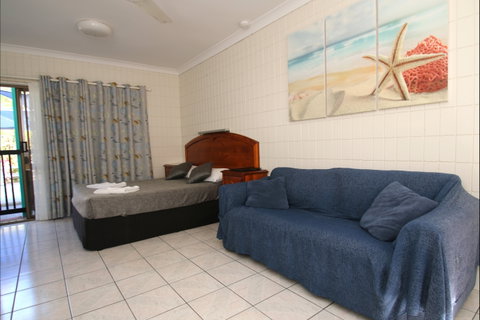 Tropical Palms Resort & 4WD Hire - Inverell Accommodation 2