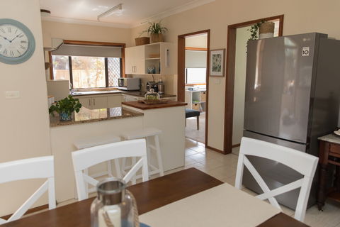 Taranaki Beach Unit - Inverell Accommodation 0