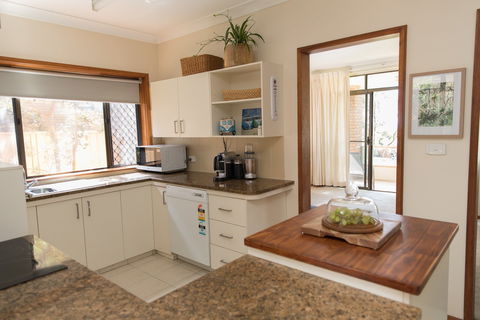 Taranaki Beach Unit - Inverell Accommodation 1