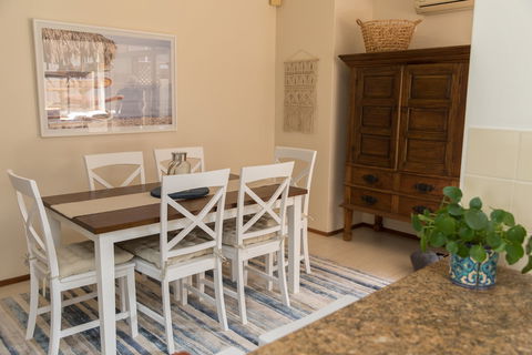 Taranaki Beach Unit - Inverell Accommodation 2