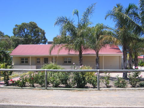 The Palms - House Only - Inverell Accommodation 0
