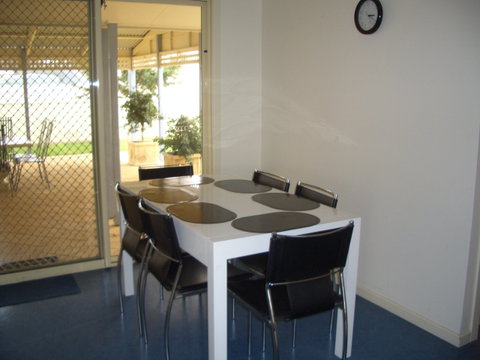 Yandra Beach House - Inverell Accommodation 2