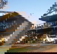 63 Marks Landing -River Shack Rentals - Inverell Accommodation