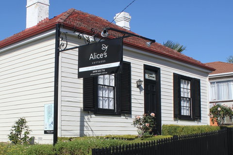 Alice's Cottages - Inverell Accommodation 0