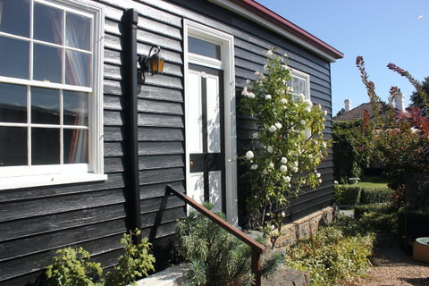 Alice's Cottages - Inverell Accommodation 1