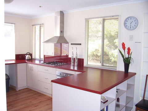 Century 21 SouthCoast: All Decked Out - Inverell Accommodation 2