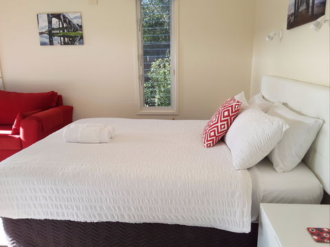 Springtide Studio Apartments - Inverell Accommodation 1
