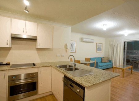 Shoal Bay Beachclub Apartments - Inverell Accommodation 3