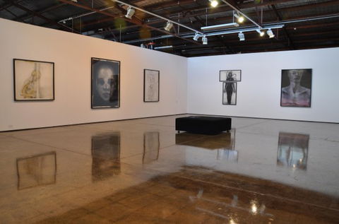 James Makin Gallery - Inverell Accommodation 1