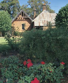 Heritage Rose Garden - Inverell Accommodation 0