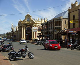 York Town Hall - Inverell Accommodation 0