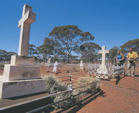 Old Pioneer Cemetery Coolgardie - Inverell Accommodation 0