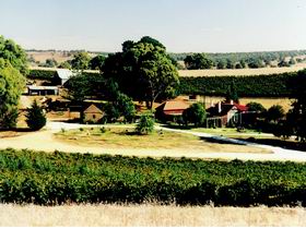 Irvine Wines - Inverell Accommodation 0