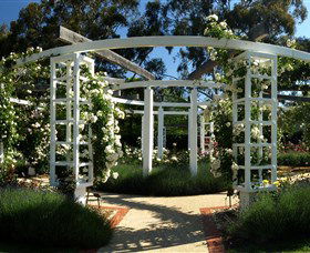 Old Parliament House Gardens - Inverell Accommodation 0