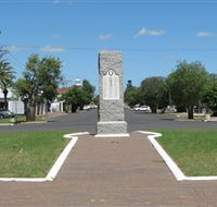 War Memorial and Heroes Avenue - Inverell Accommodation