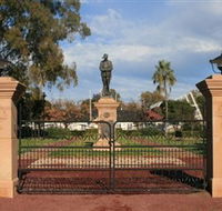 Dalby War Memorial and Gates - Inverell Accommodation