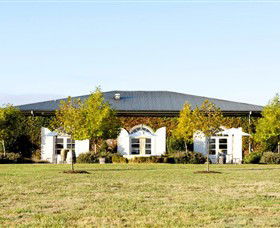 Dominique Portet - Inverell Accommodation 0