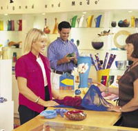 Shopping in The Rocks - Inverell Accommodation