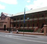 Parliament House - Inverell Accommodation