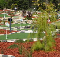 18 Hole Mini Golf - Club Husky - Inverell Accommodation